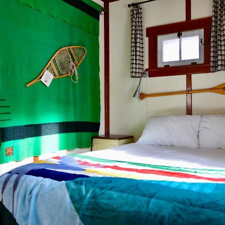 Banff Beaver Cabins Экстерьер фото