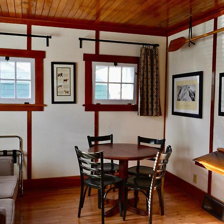 Banff Beaver Cabins Экстерьер фото