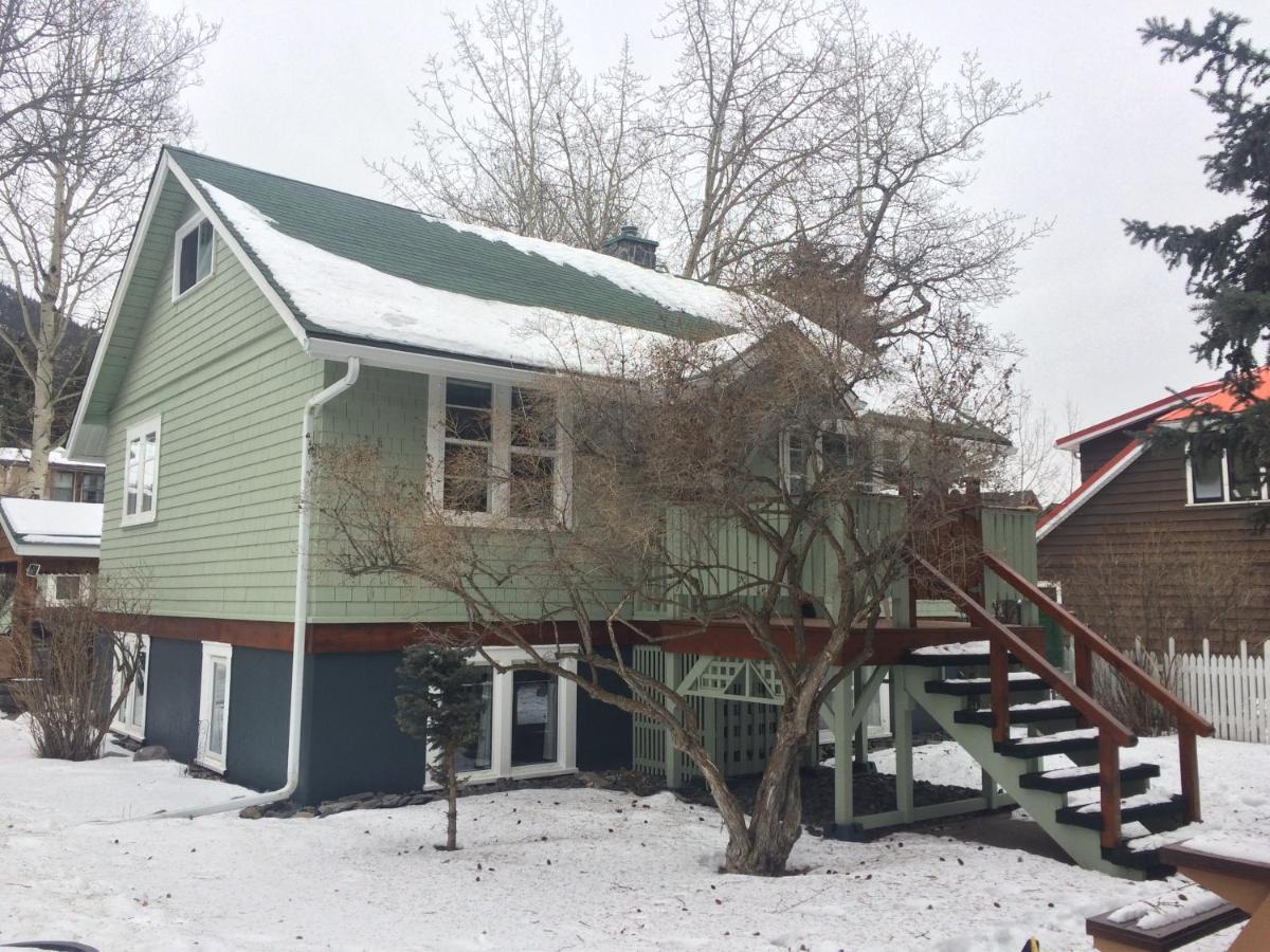 Banff Beaver Cabins Экстерьер фото