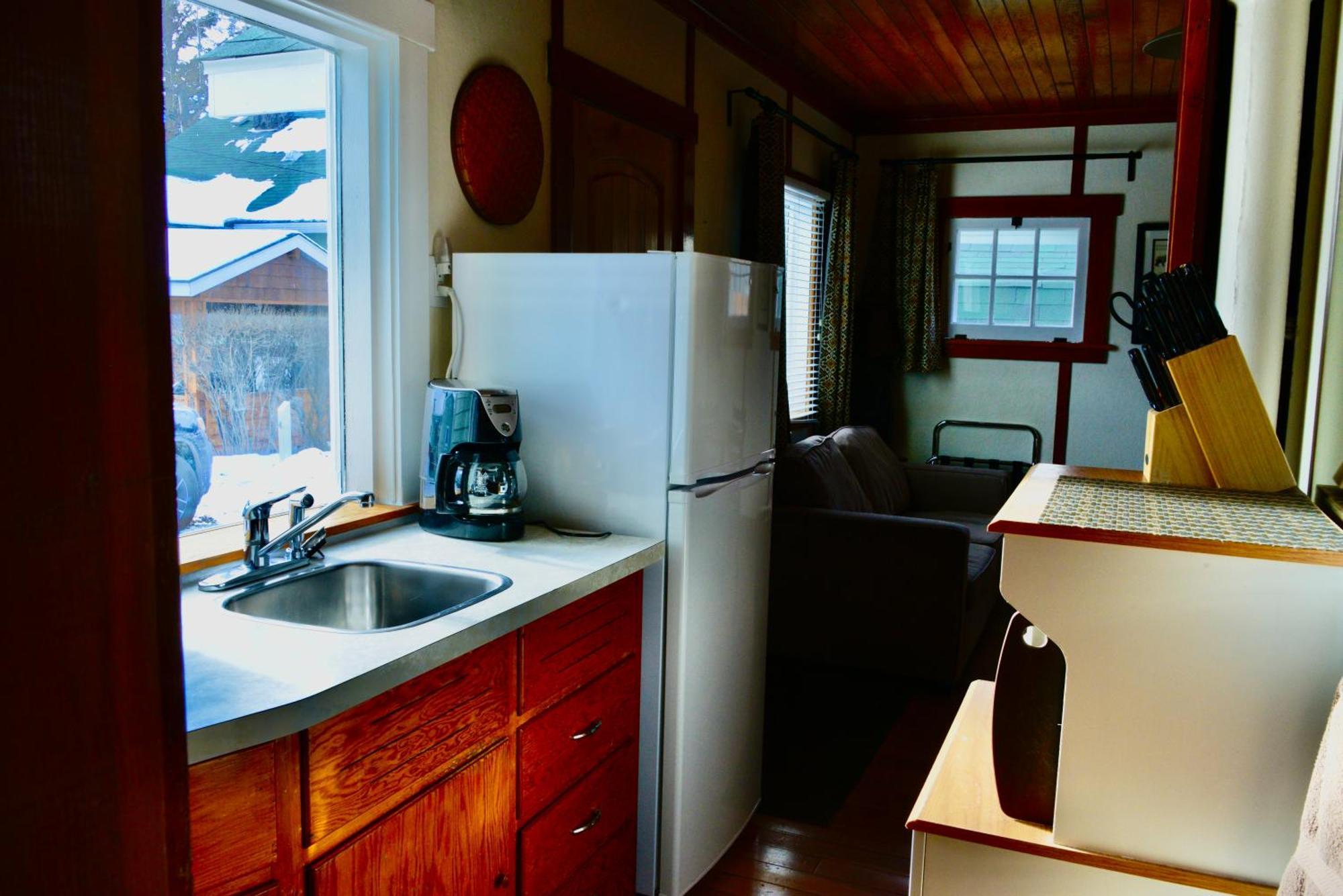Banff Beaver Cabins Экстерьер фото