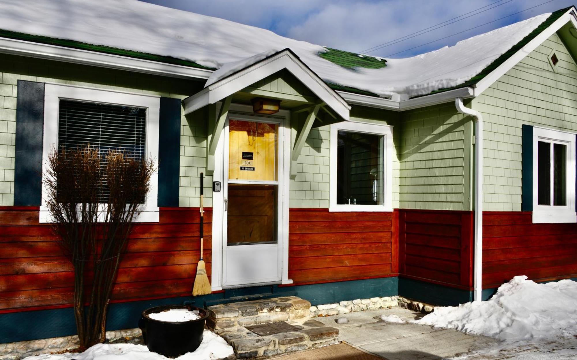 Banff Beaver Cabins Экстерьер фото